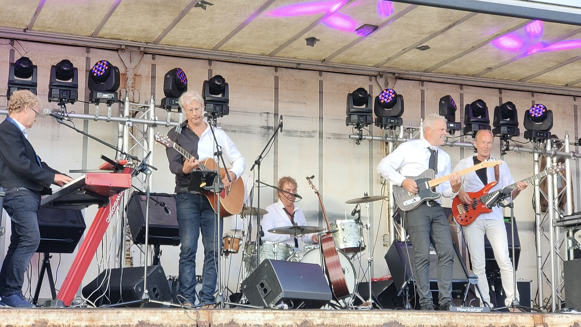 Foto van een concert van B-Stock 60's